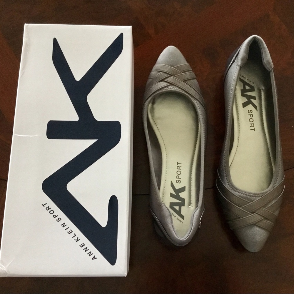 SZ 10 Anne Klein Sport Flats